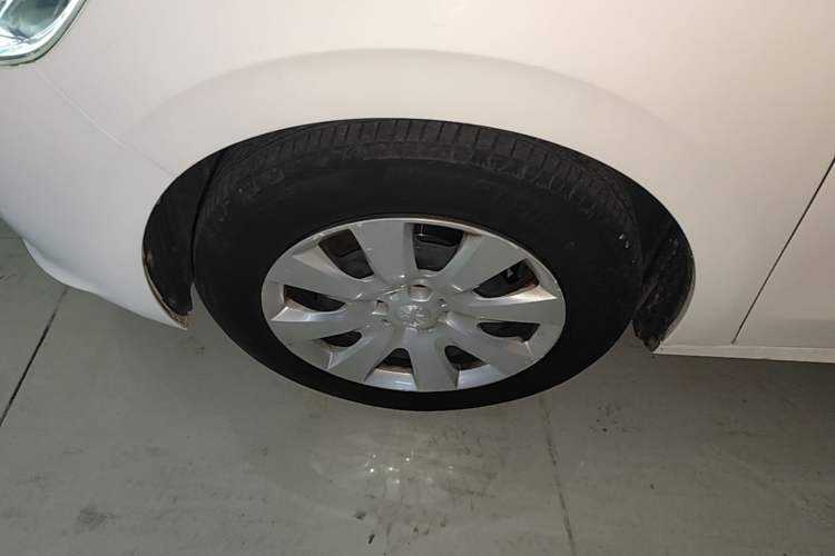 Used Peugeot 301 2014 1.6L Automatic Comfort Edition Left Front Wheel Hub
