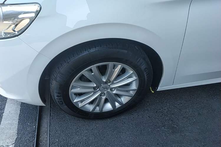 Used Peugeot 301 2014 1.6L Automatic Luxury Edition Left Front Wheel Hub