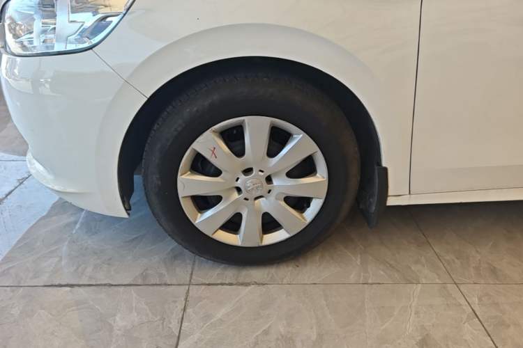 Used Peugeot 301 2014 1.6L Manual Comfort Edition Left Front Wheel Hub