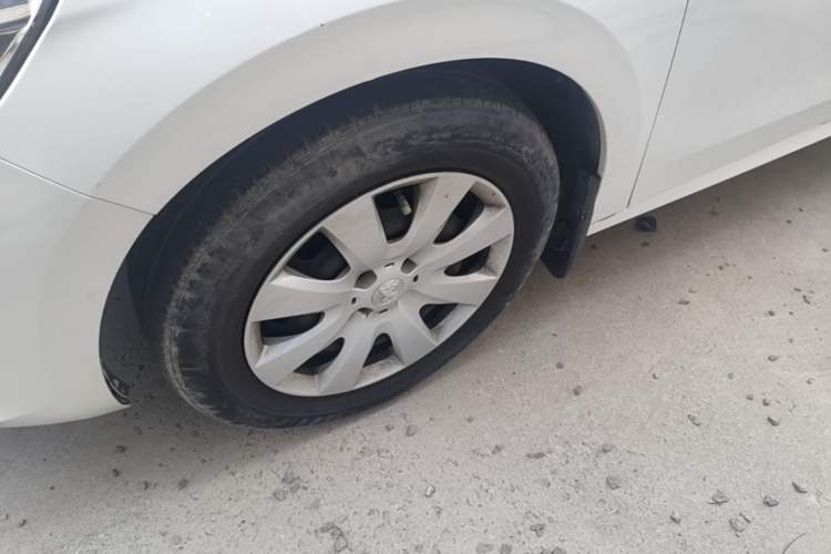 Used Peugeot 301 2014 1.6L Manual Comfort Edition Left Front Wheel Hub