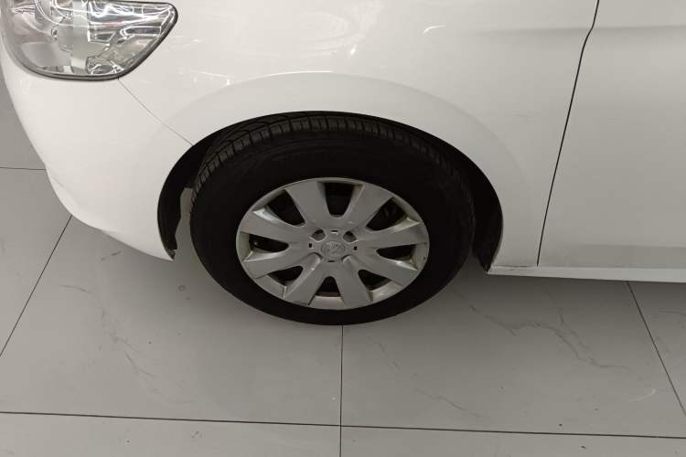 Used Peugeot 301 2014 1.6L Manual Comfort Edition Left Front Wheel Hub