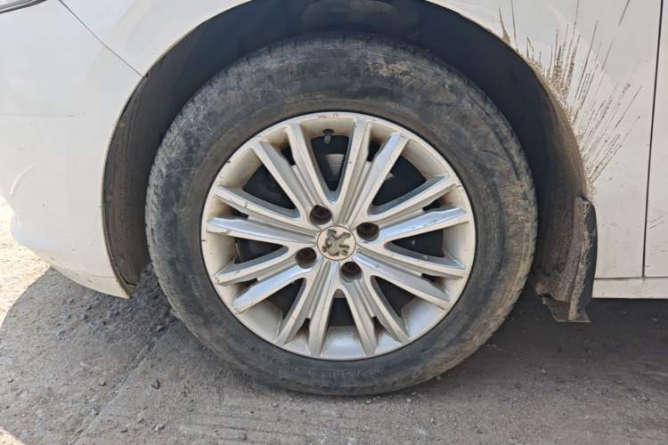 Used Peugeot 301 2014 1.6L Manual Comfort Edition CNG Left Front Wheel Hub