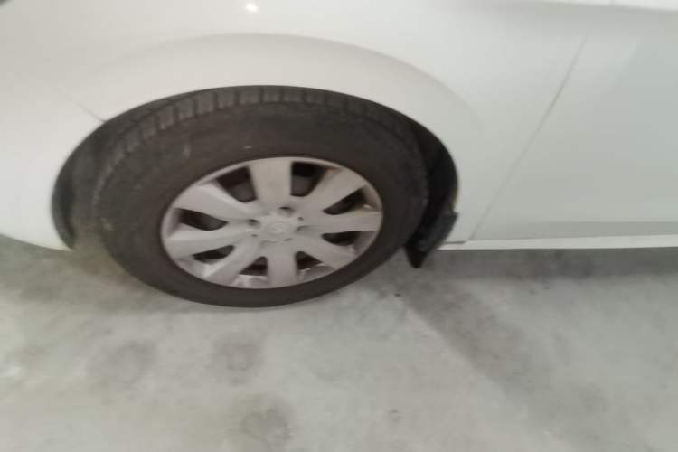 Used Peugeot 301 2014 1.6L Manual Comfort Edition Left Front Wheel Hub