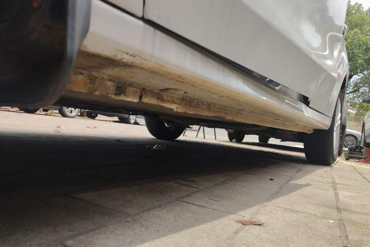 Used Peugeot 301 2014 1.6L Manual Comfort Edition Left Side Sill