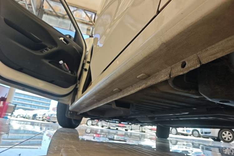 Used Peugeot 301 2014 1.6L Manual Comfort Edition Left Side Sill