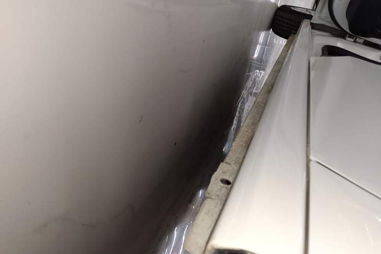 Used Peugeot 301 2014 1.6L Manual Comfort Edition Left Side Sill