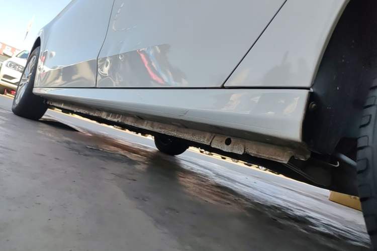 Used Peugeot 301 2014 1.6L Automatic Luxury Edition Left Side Sill