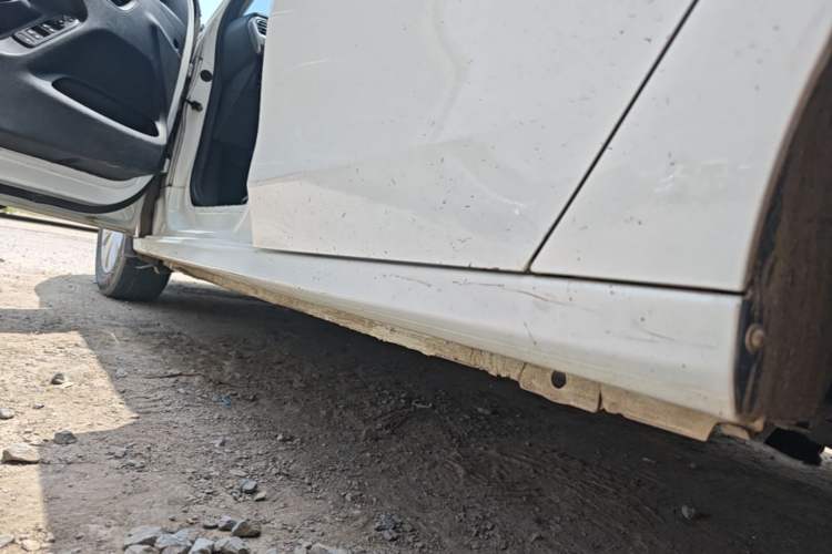 Used Peugeot 301 2014 1.6L Manual Comfort Edition CNG Left Side Sill