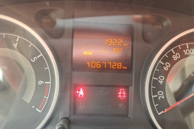 Used Peugeot 301 2014 1.6L Manual Luxury Edition Odometer Close Up
