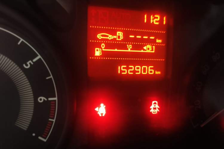 Used Peugeot 301 2014 1.6L Manual Comfort Edition Odometer Close Up