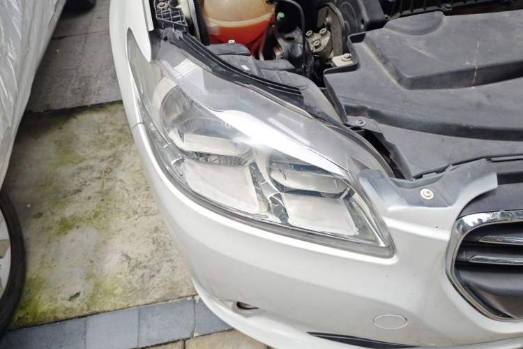 Used Peugeot 301 2014 1.6L Manual Comfort Edition Right Front Headlight
