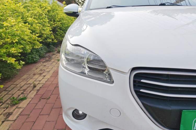 Used Peugeot 301 2014 1.6L Manual Comfort Edition Right Front Headlight