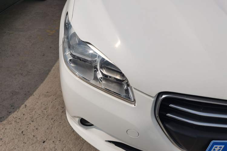 Used Peugeot 301 2014 1.6L Automatic Luxury Edition Right Front Headlight