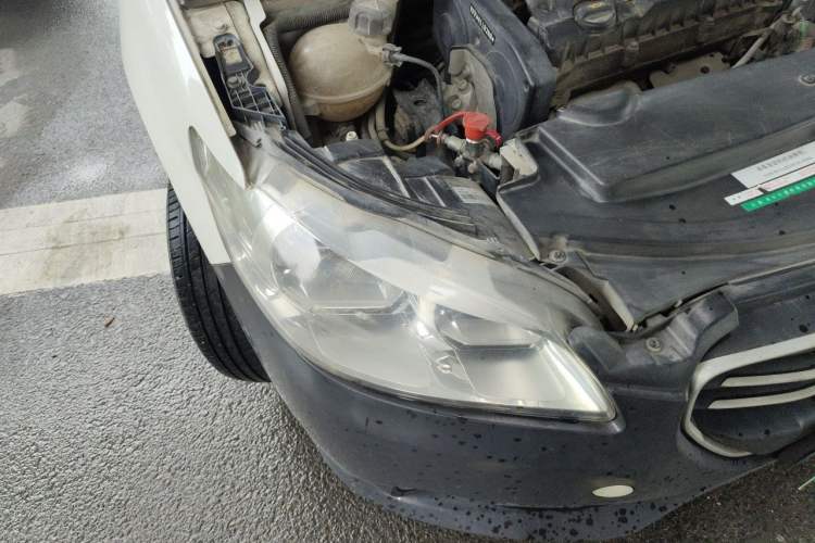 Used Peugeot 301 2014 1.6L Manual Comfort Edition CNG Right Front Headlight