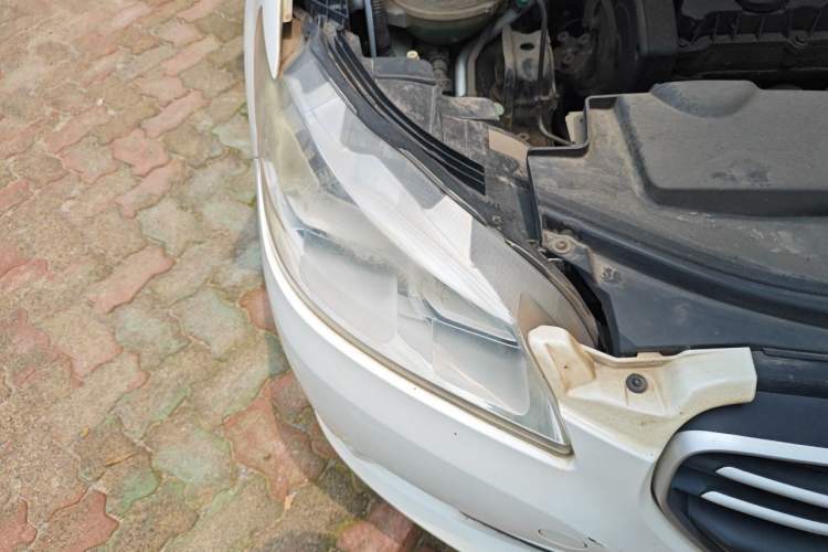 Used Peugeot 301 2014 1.6L Manual Comfort Edition Right Front Headlight