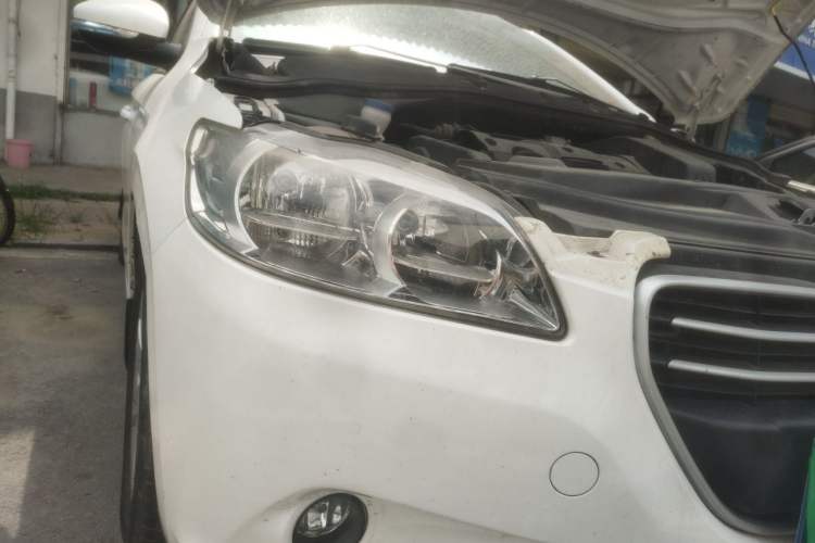 Used Peugeot 301 2014 1.6L Manual Comfort Edition Right Front Headlight
