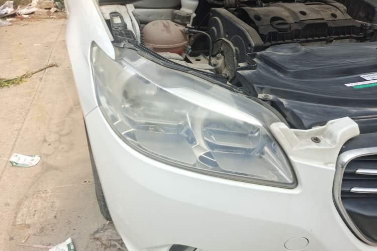 Used Peugeot 301 2014 1.6L Manual Luxury Edition Right Front Headlight