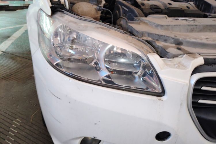 Used Peugeot 301 2014 1.6L Manual Comfort Edition Right Front Headlight