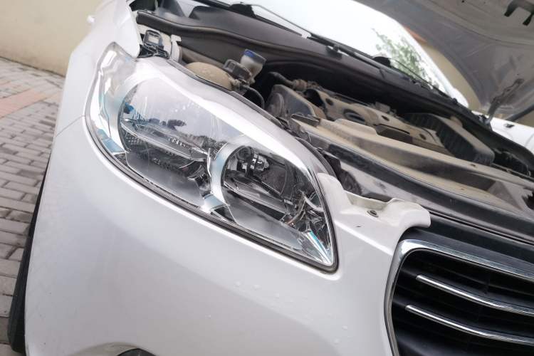 Used Peugeot 301 2014 1.6L Manual Comfort Edition Right Front Headlight