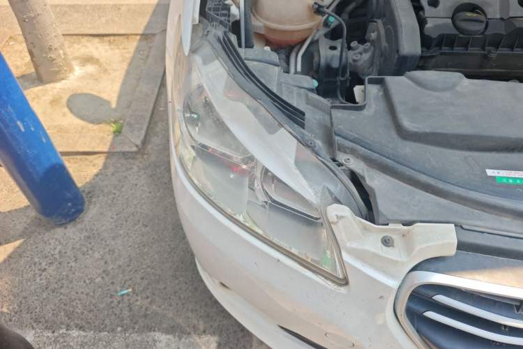 Used Peugeot 301 2014 1.6L Manual Comfort Edition Right Front Headlight