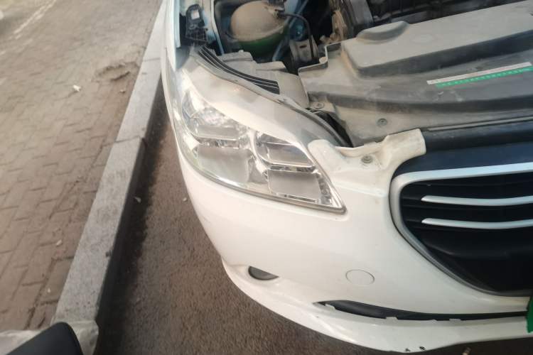 Used Peugeot 301 2014 1.6L Manual Comfort Edition Right Front Headlight