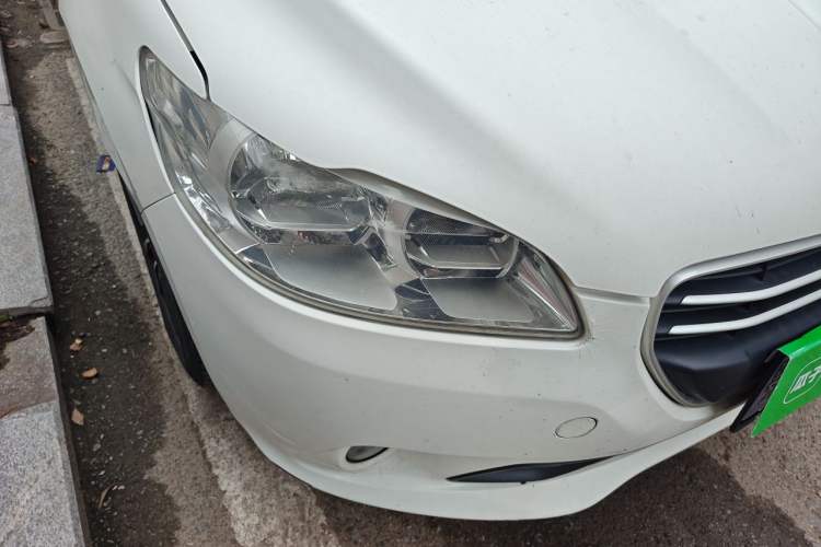 Used Peugeot 301 2014 1.6L Manual Comfort Edition Right Front Headlight