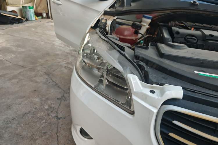 Used Peugeot 301 2014 1.6L Automatic Comfort Edition Right Front Headlight