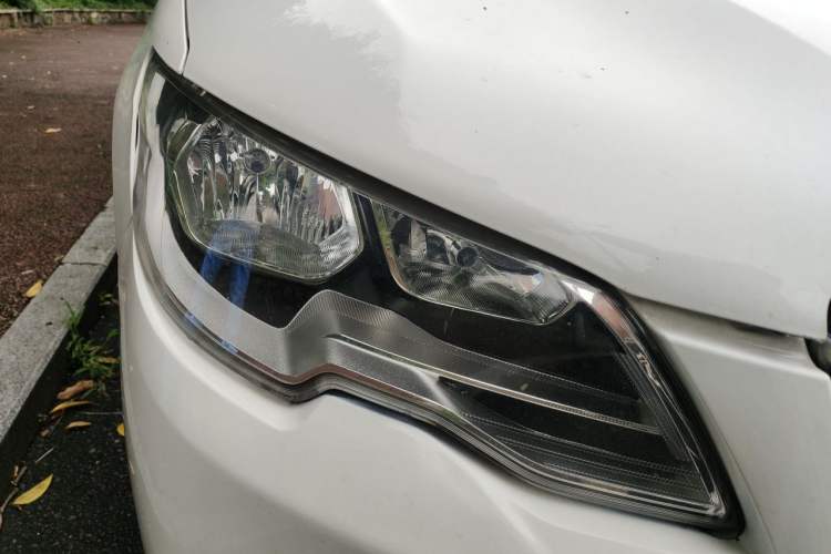 Used Peugeot 301 2014 1.6L Manual Comfort Edition CNG Right Front Headlight