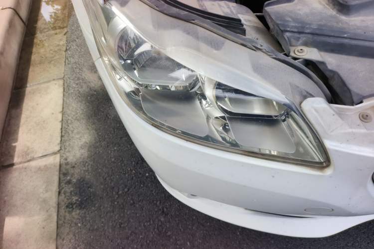 Used Peugeot 301 2014 1.6L Manual Comfort Edition Right Front Headlight