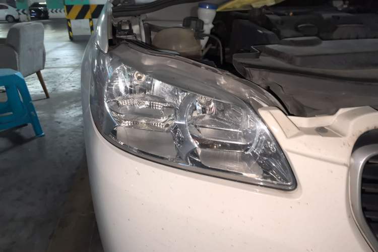 Used Peugeot 301 2014 1.6L Manual Comfort Edition Right Front Headlight