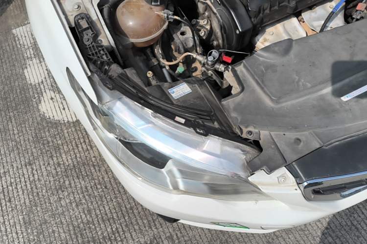 Used Peugeot 301 2014 1.6L Manual Comfort Edition CNG Right Front Headlight