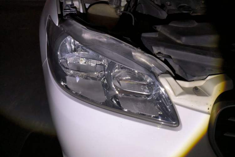 Used Peugeot 301 2014 1.6L Manual Comfort Edition Right Front Headlight