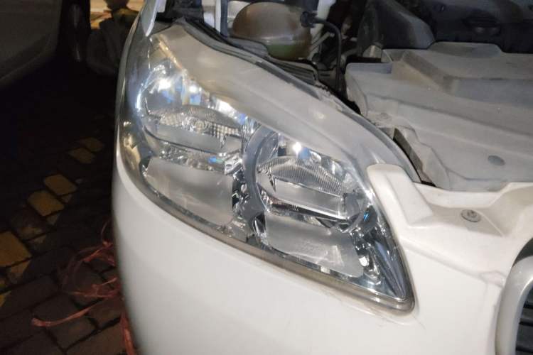 Used Peugeot 301 2014 1.6L Manual Comfort Edition Right Front Headlight