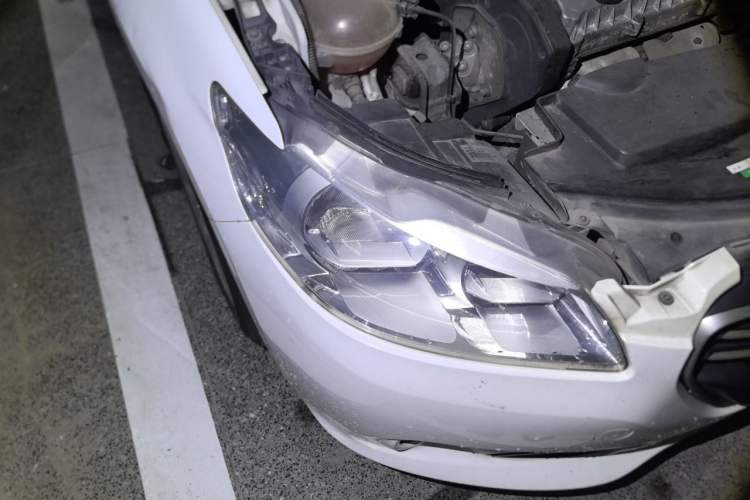 Used Peugeot 301 2014 1.6L Automatic Comfort Edition Right Front Headlight