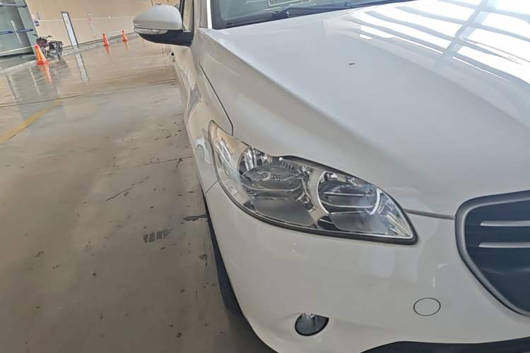 Used Peugeot 301 2014 1.6L Manual Comfort Edition Right Front Headlight