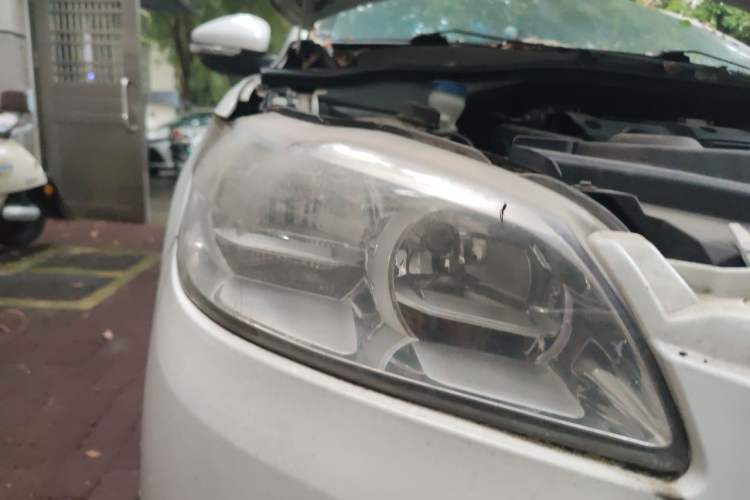 Used Peugeot 301 2014 1.6L Manual Comfort Edition Right Front Headlight