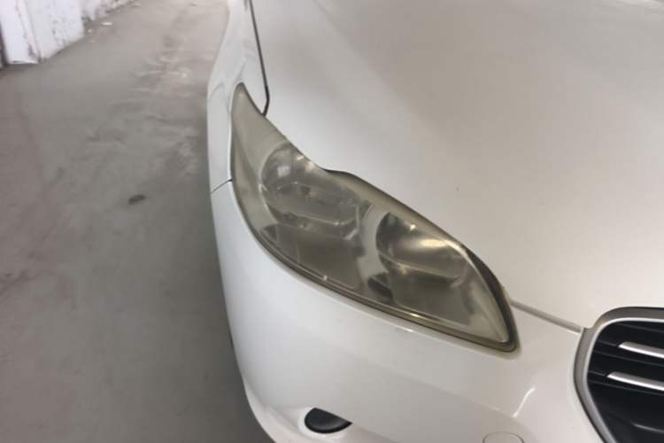 Used Peugeot 301 2014 1.6L Manual Comfort Edition Right Front Headlight