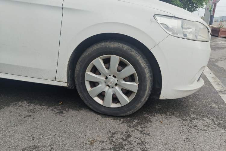 Used Peugeot 301 2014 1.6L Manual Comfort Edition Right Front Wheel Hub