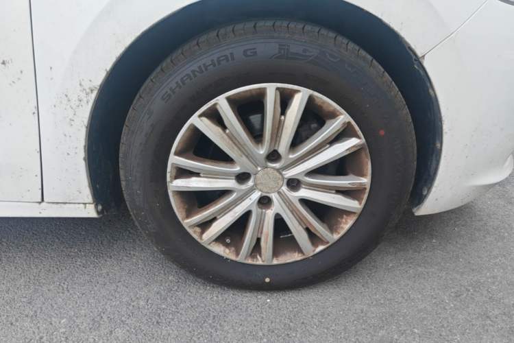 Used Peugeot 301 2014 1.6L Manual Comfort Edition Right Front Wheel Hub