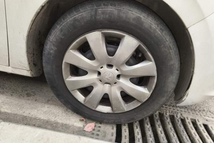 Used Peugeot 301 2014 1.6L Manual Comfort Edition Right Front Wheel Hub