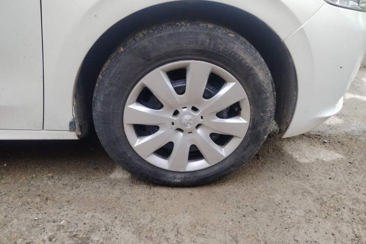 Used Peugeot 301 2014 1.6L Manual Comfort Edition Right Front Wheel Hub