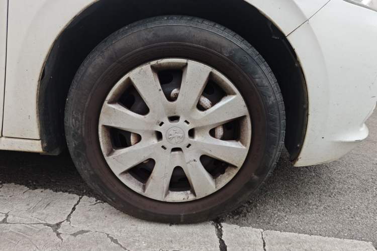 Used Peugeot 301 2014 1.6L Manual Comfort Edition Right Front Wheel Hub