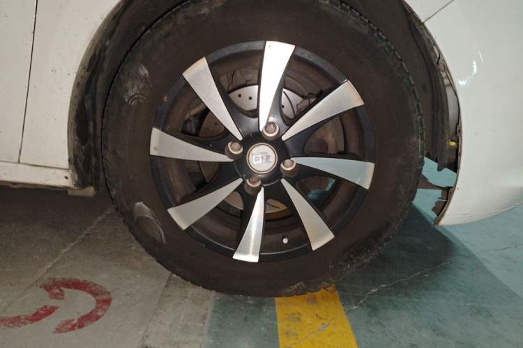 Used Peugeot 301 2014 1.6L Manual Comfort Edition Right Front Wheel Hub