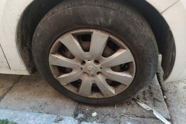 Used Peugeot 301 2014 1.6L Manual Comfort Edition Right Front Wheel Hub