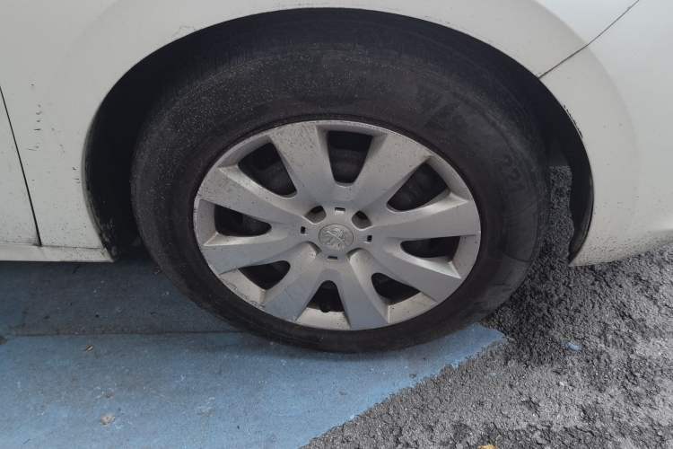 Used Peugeot 301 2014 1.6L Automatic Comfort Edition Right Front Wheel Hub