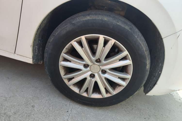 Used Peugeot 301 2014 1.6L Manual Comfort Edition Right Front Wheel Hub