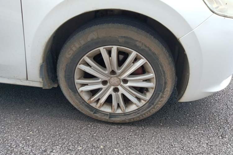 Used Peugeot 301 2014 1.6L Manual Comfort Edition Right Front Wheel Hub