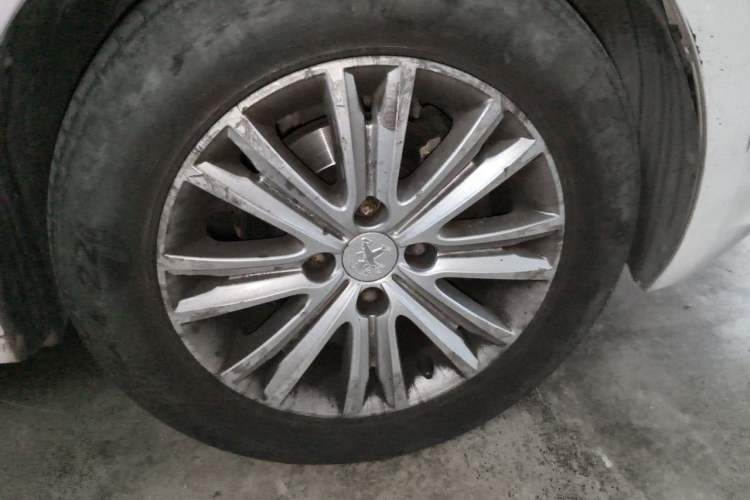 Used Peugeot 301 2014 1.6L Manual Luxury Edition Right Front Wheel Hub