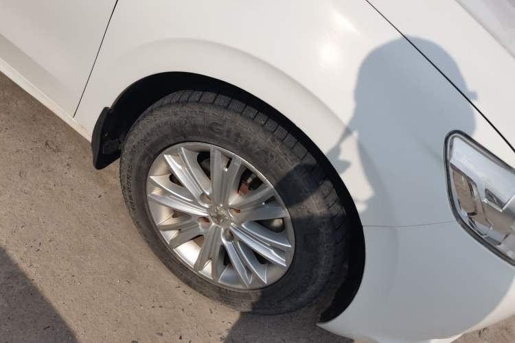 Used Peugeot 301 2014 1.6L Automatic Luxury Edition Right Front Wheel Hub