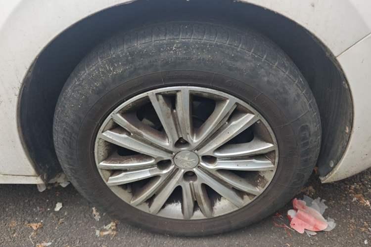 Used Peugeot 301 2014 1.6L Manual Luxury Edition Right Front Wheel Hub
